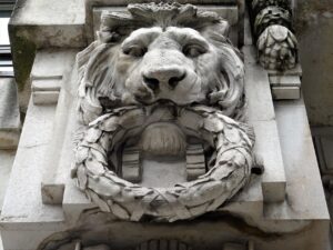 white lion statue