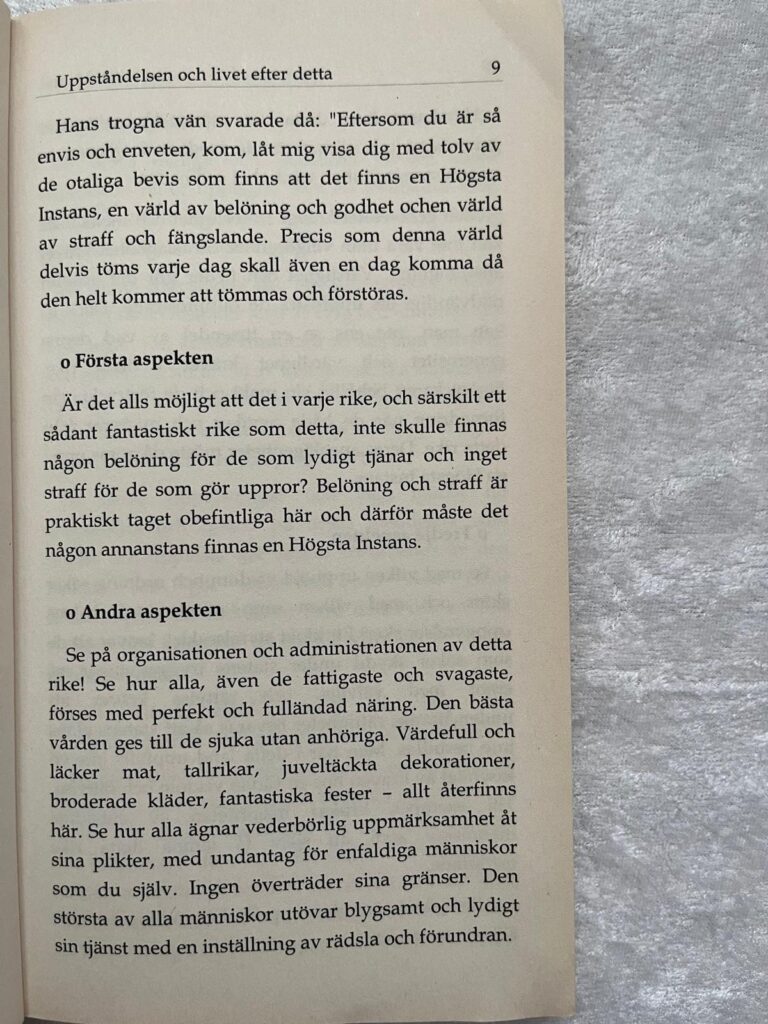 Belöning och straff är praktiskt taget obefintliga här och därför måste det någon annanstans finnas en Högsta Instans.
